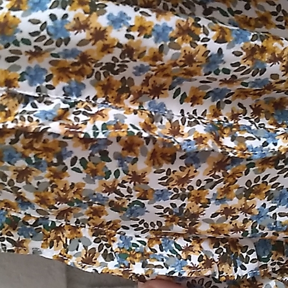 Max Studio Floral Ruffle Long Sleeve Blouse. Size Medium NWT - Picture 5 of 13